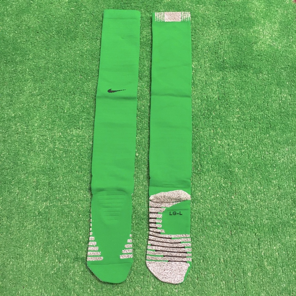 NEW NIKE GRIP SOCKS KNEE HIGH
